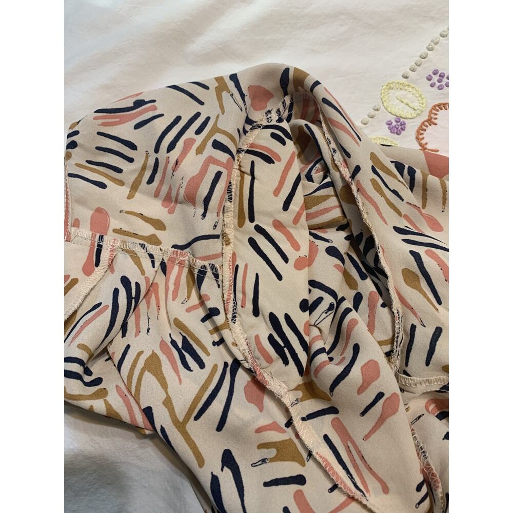 CAbi Top Women's Medium Marni Blouse Lightweight Front Crossover Flowy Vneck - Picture 11 of 12